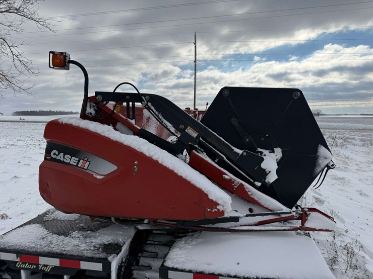 international-model-2020-flex-head,-35’-wide,-dual-drive,-*to-be-sold-for-parts,-missing-auger-image-2