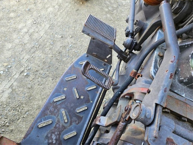 massey-ferguson-240-image-57