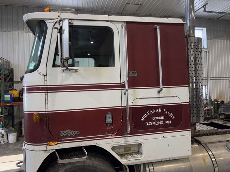 1983-international-co9670-cabover-semi-tractor,-xl-series,-400-cummins,-13-speed,-11r24.5-rears-on-s-image-28