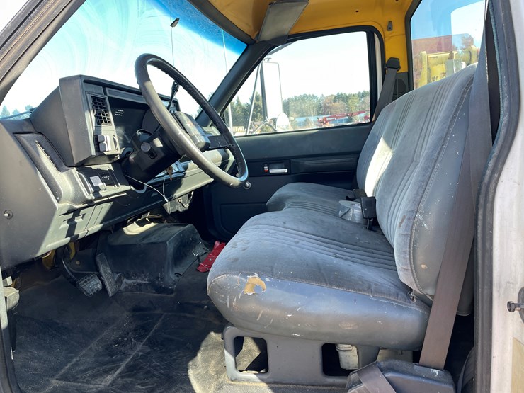 #1141-•-1995-gmc-topkick-bucket-truck-(has-mn-title)-image-30