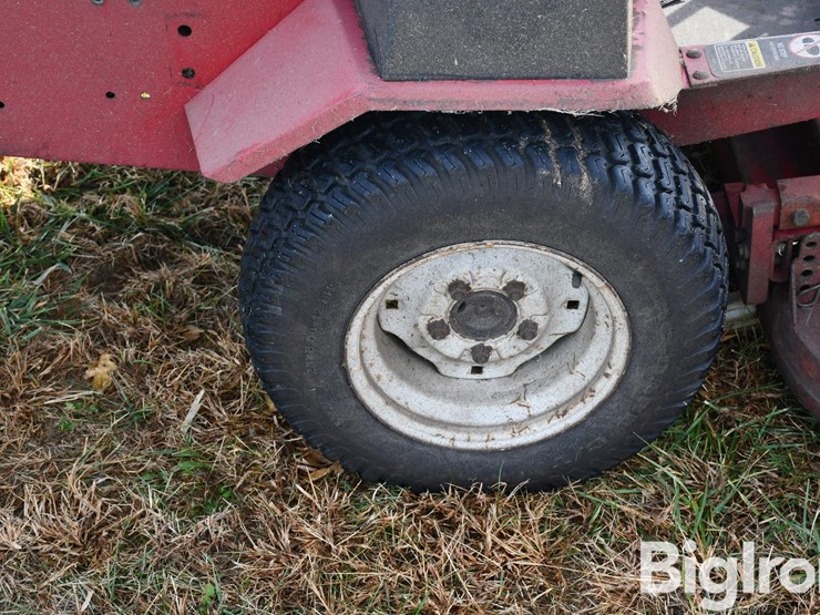 toro-groundmaster-223-d-riding-lawn-mower-image-13