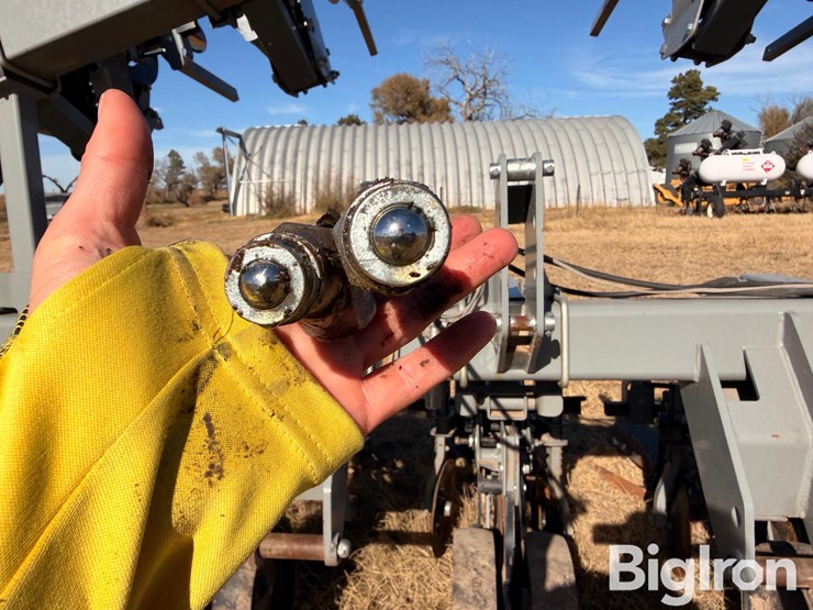 hiniker-12r-row-crop-cultivator-image-10