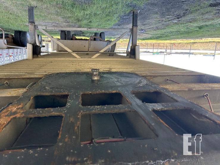 2019-wilson-livestock-trailer-image-22