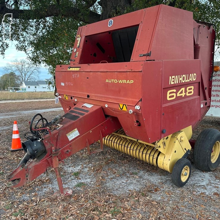 NEW HOLLAND 648