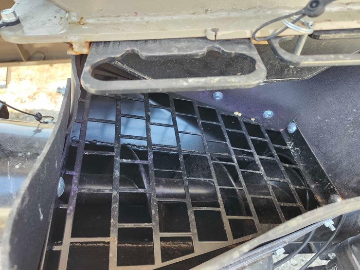 2025-j&m-ec-270-tandem-seed-tender-image-6