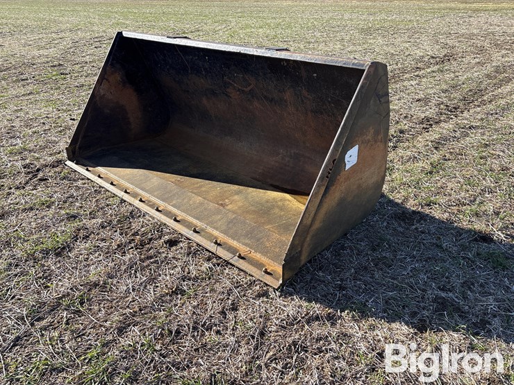 hla-2.2-cu.-yd.-bucket-image-1