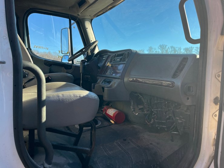 05-freightliner,-m2,-20’johnny-gregory-dump-grain-body,-5’-sides,-image-8