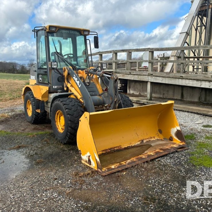 DEERE 244J