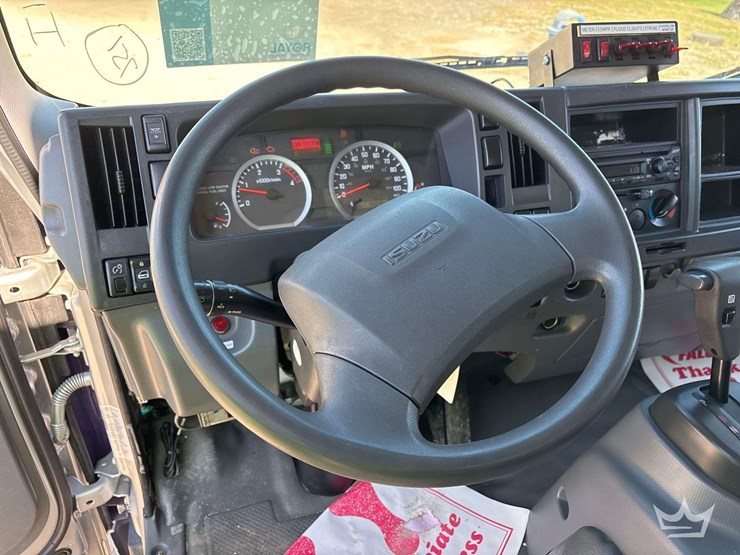 2019-isuzu-nrr-image-8