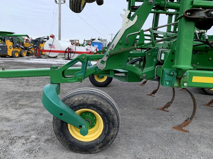 john-deere-2210-image-25