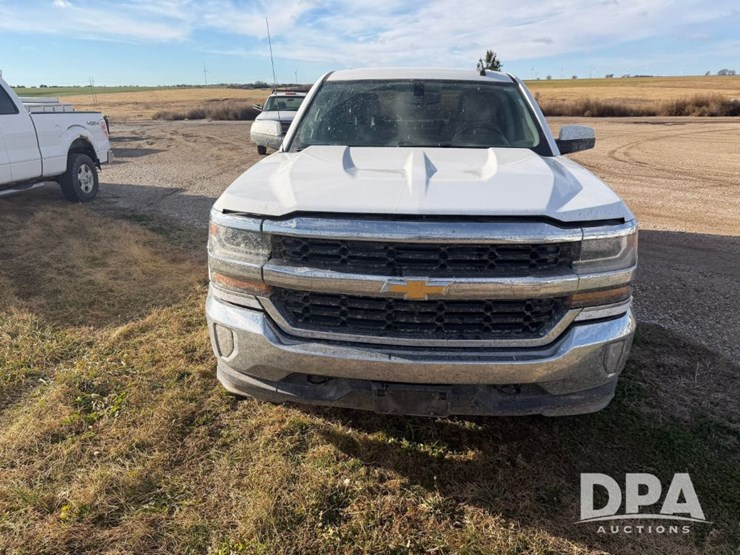 2017-chevrolet-1500-image-2
