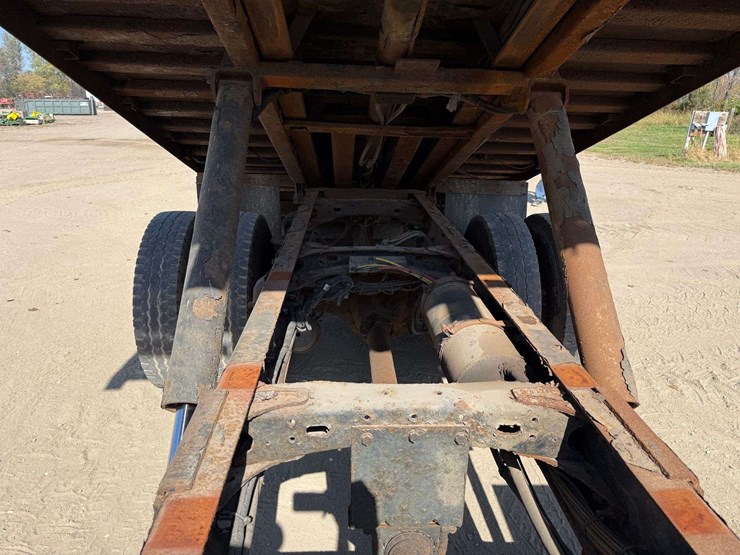 2006-sterling-rollback-truck,-101"x27'-bed,-winch,-automatic-transmission,-388k-miles,-11r22.5-tires-image-9