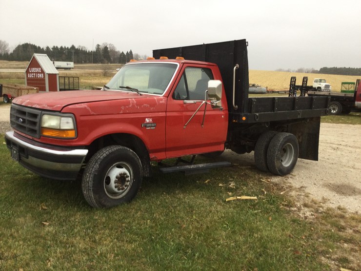 #4553-•-1995-ford-1-ton-flatbed-truck:-(has-clear-wi-title)-image-1