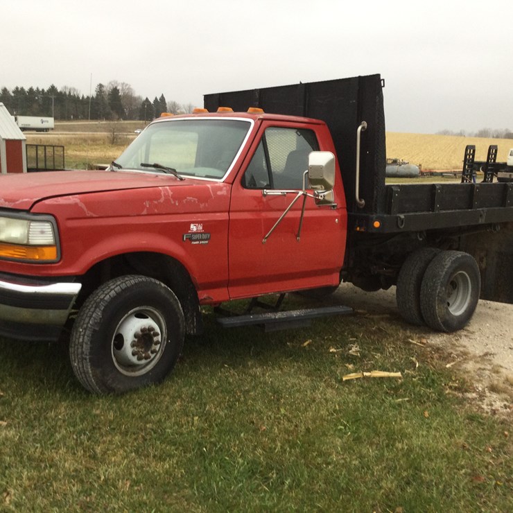#4553 • 1995 Ford 1 Ton Flatbed Truck: (HAS CLEAR WI TITLE)