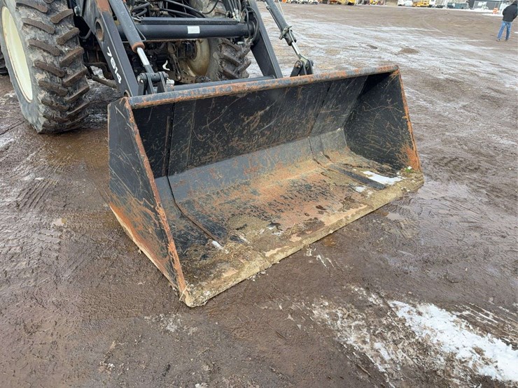 new-holland-tv145-image-17