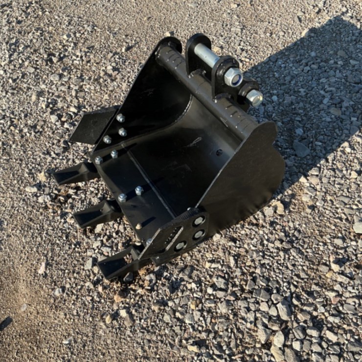 TOOTHED BUCKET ATTACHMENT FOR MINI EXCAVATOR