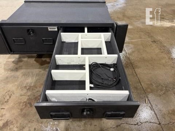 truck-vault-slide-in-triple-compartment-toolbox,-image-9