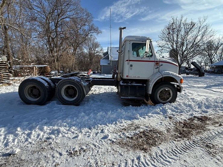 1996-international-8100-image-8