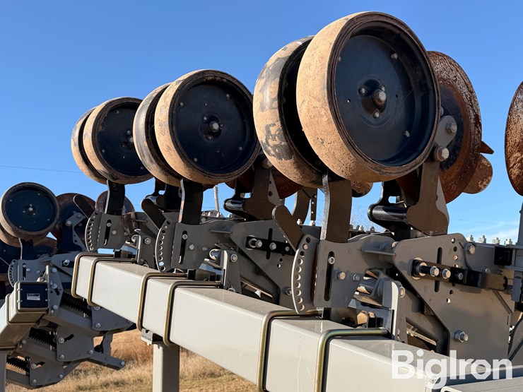 hiniker-cultipro-12r-row-crop-cultivator-image-17