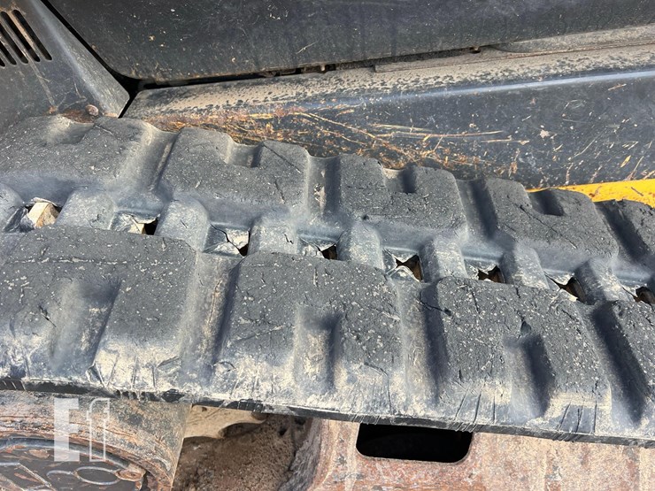 new-holland-c227-image-14