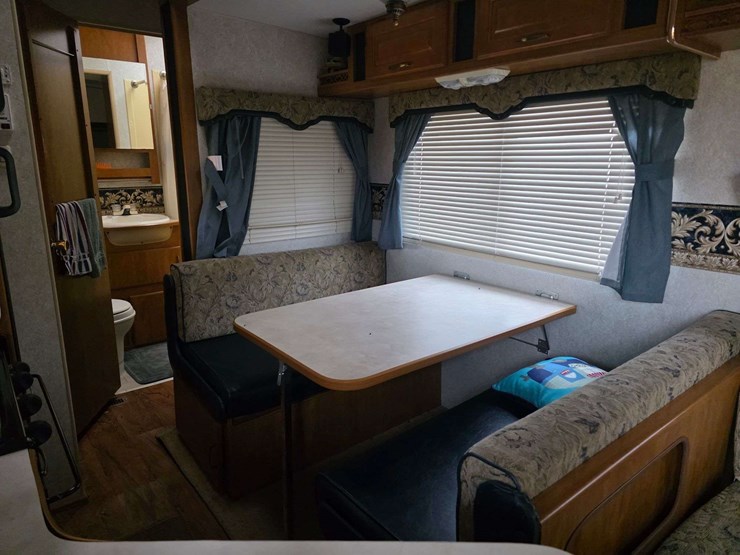 2004-prowler-fleetwood-5th-wheel-rv,-model-255-bhs,-12’-slide-out,-newer-19’-awning,-1-queen-front-b-image-37
