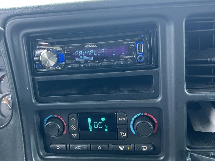 2005-chevrolet-avalanche-1500-image-22