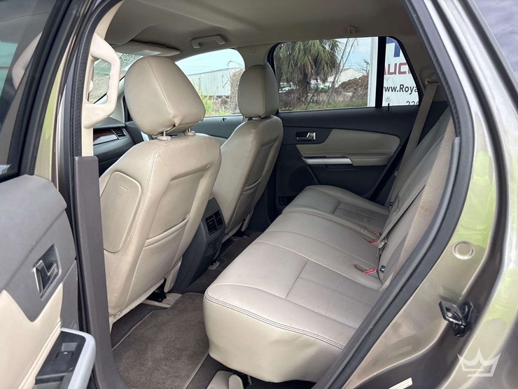 2014-ford-edge-image-18