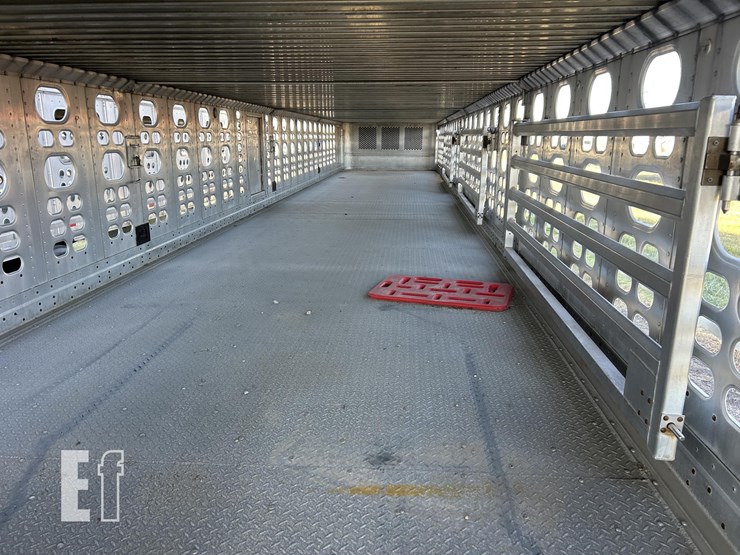 2019-wilson-livestock-trailer-image-48