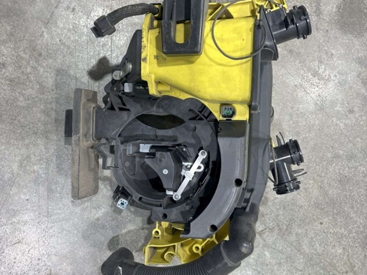 (12)-precision-planting-v-set-select-mini-hoppers-(multi-hybrid-hoppers),-fit-john-deere-row-units-image-3