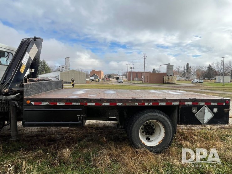 1999-freightliner-fl70-image-12