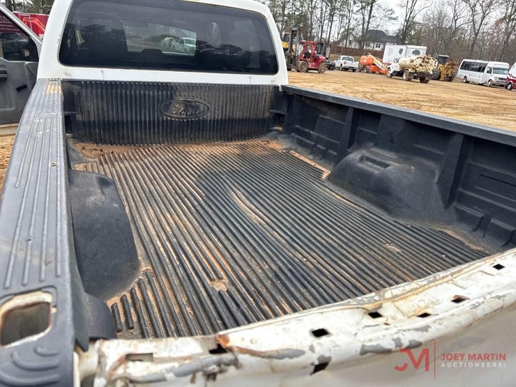 2011-ford-f250-xl-image-8