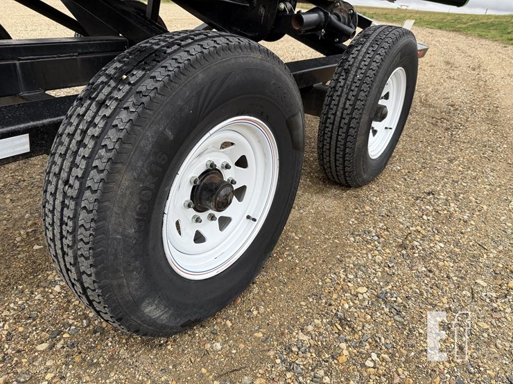 2013-john-deere-435d-image-16