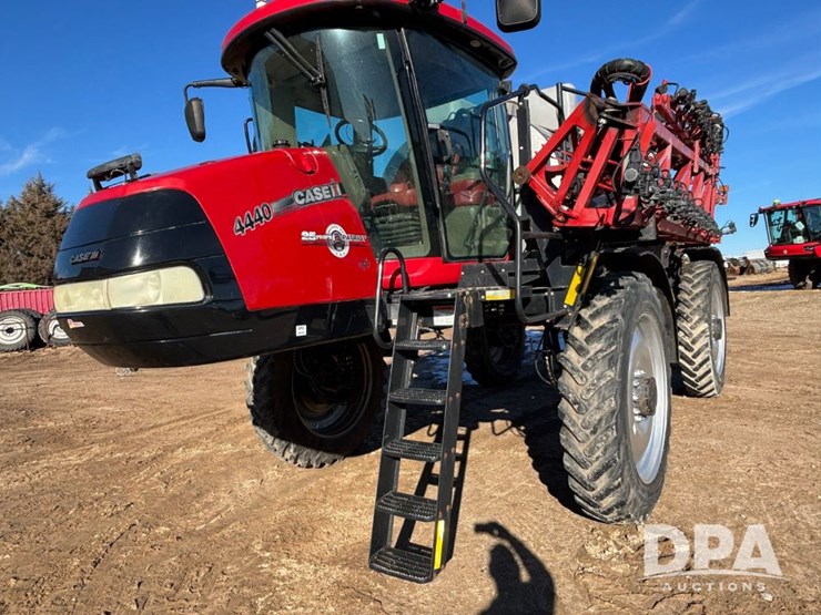 case-ih-patriot-4440-image-23