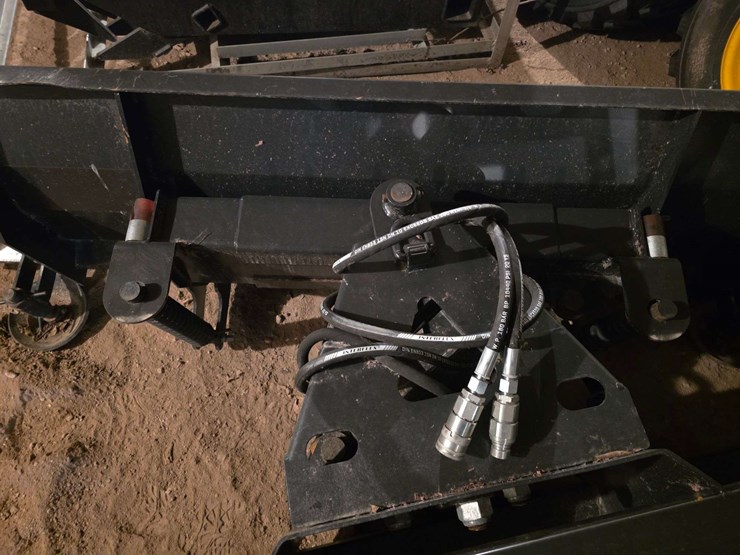 new-84”-hydraulic-tilt-snow-pusher,-bolt-on-notched-cutting-edge,-flat-couplers,-believed-to-be-jct-image-11