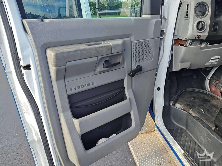 2017-ford-e450-image-19
