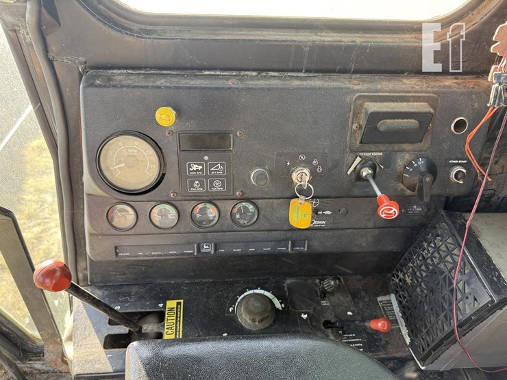 john-deere-8820-image-9