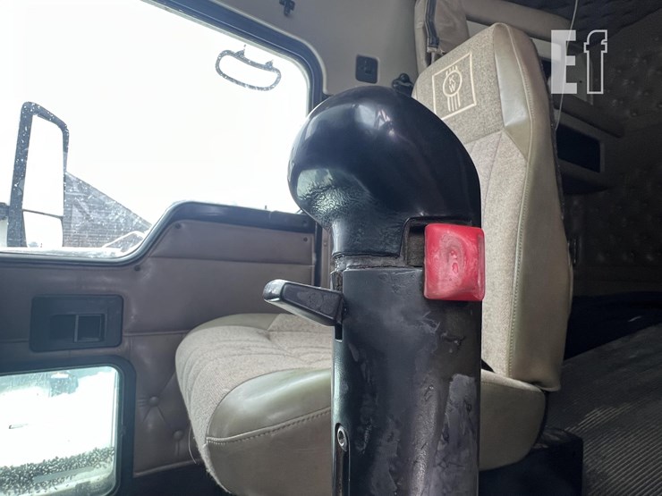 1996-kenworth-t600-image-28