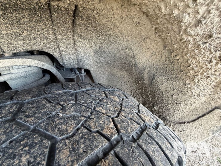 2017-chevrolet-1500-image-25