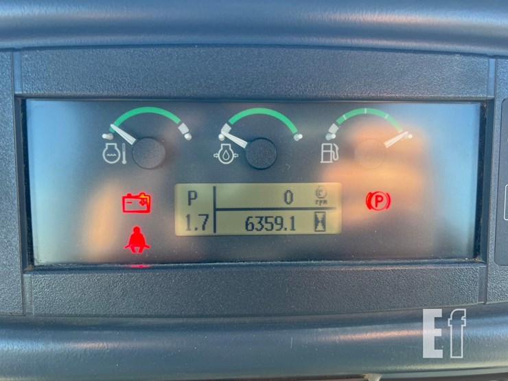 2013-deere-650k-lgp-image-43