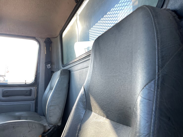 international-4700-image-24