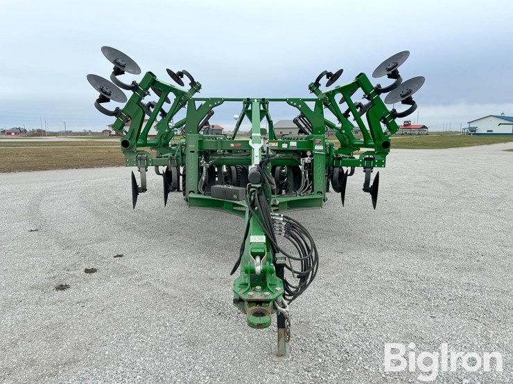 2023-john-deere-2730-image-2