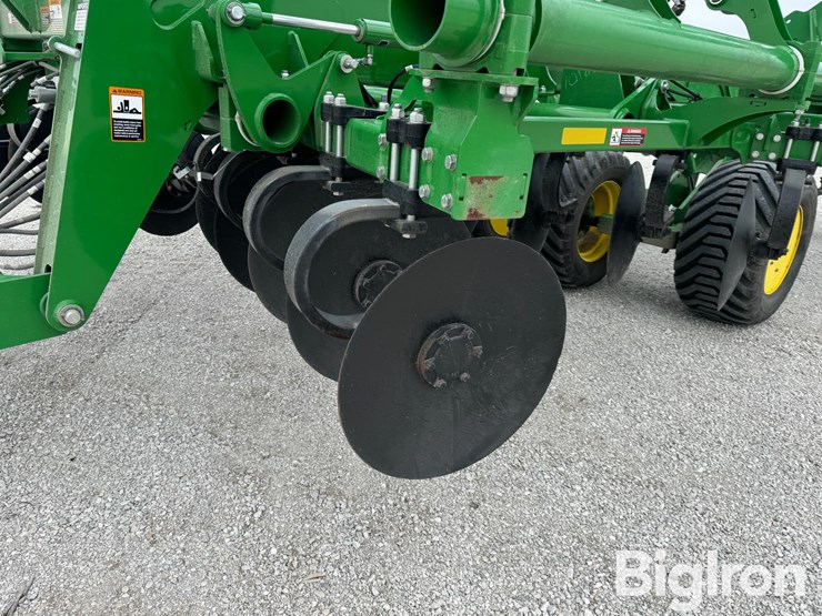 2023-john-deere-2730-image-12