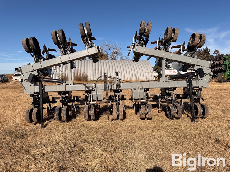 hiniker-12r-row-crop-cultivator-image-2