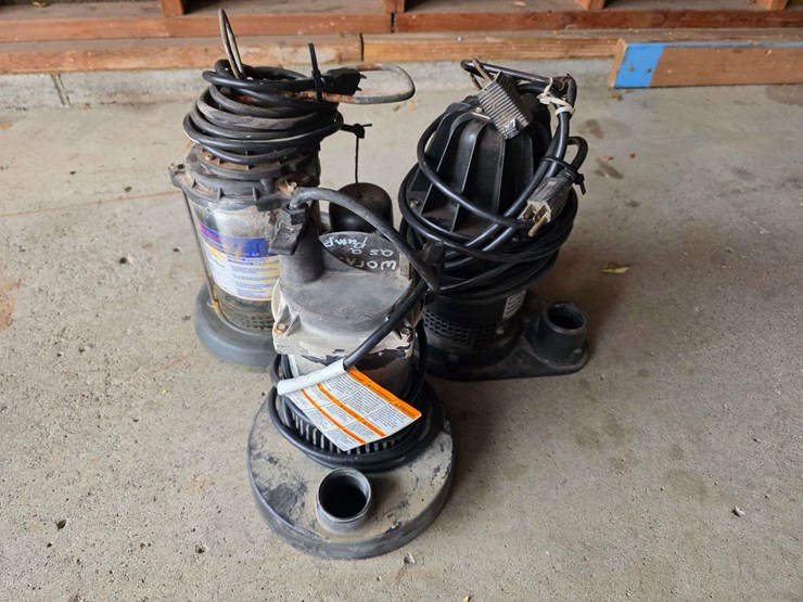 3-sump-pumps,-1-w/out-float,-all-in-working-order-per-seller,-buying-all-for-one-money-image-1