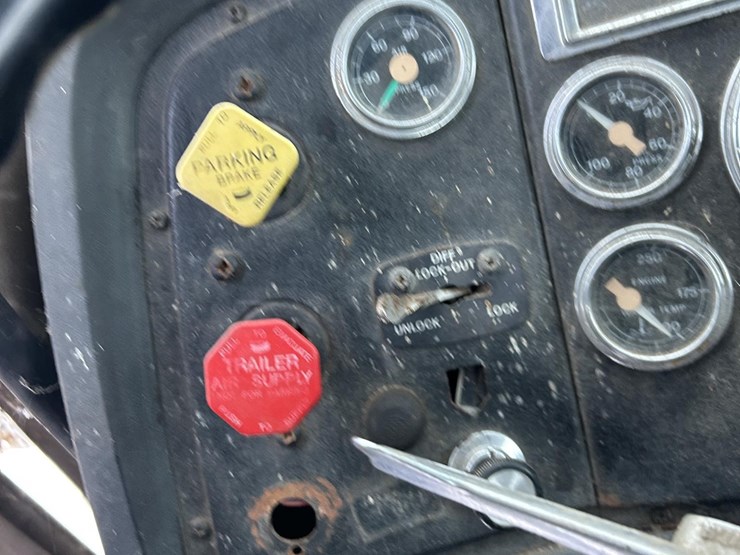 1994-ford-lta9000-image-30