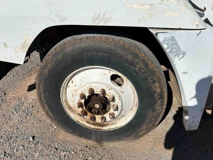 1996-freightliner-bobtail-water-truck-image-44