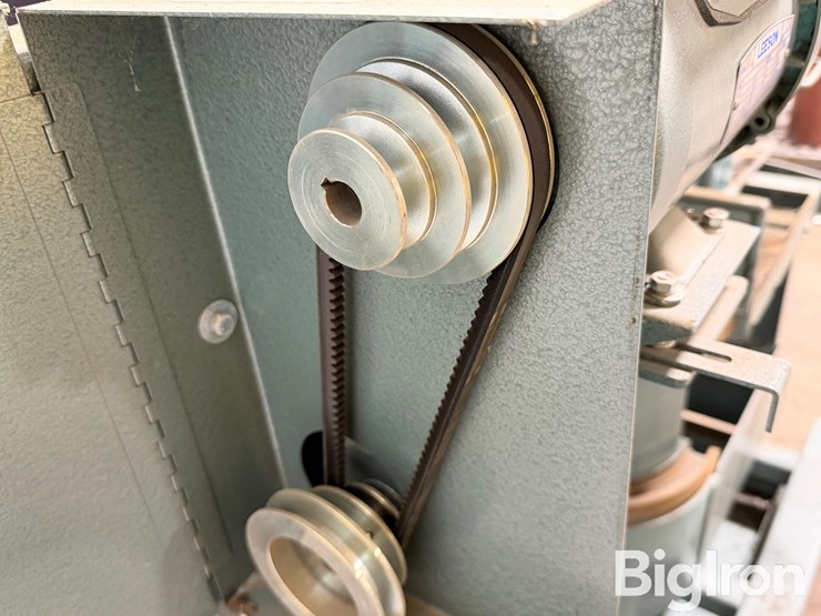 2023-ellis-1800-miter-band-saw-image-7