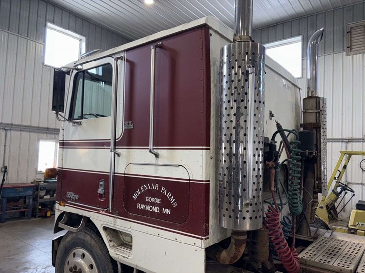 1983-international-co9670-cabover-semi-tractor,-xl-series,-400-cummins,-13-speed,-11r24.5-rears-on-s-image-21