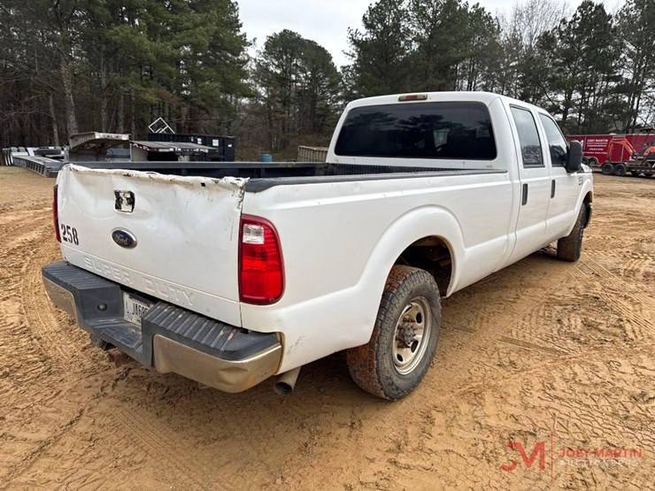 2011-ford-f250-xl-image-2