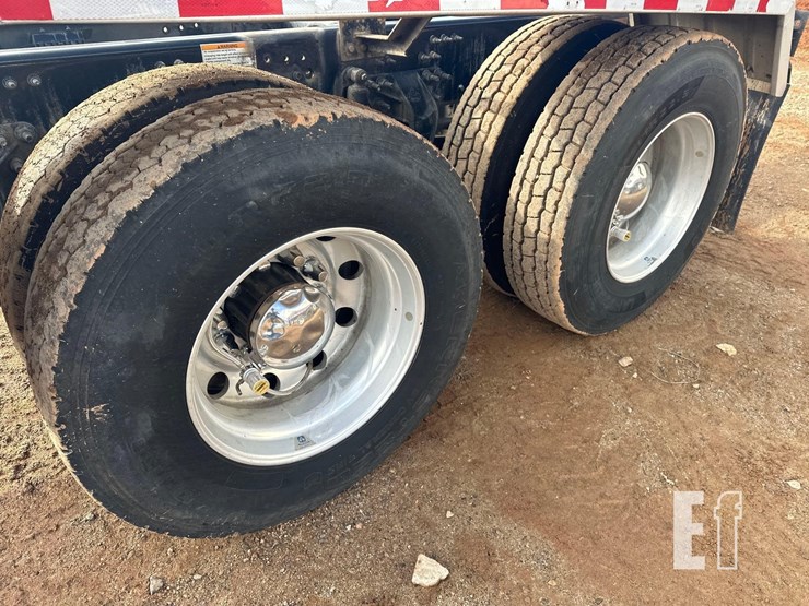 2016-mack-granite-gu433-image-10